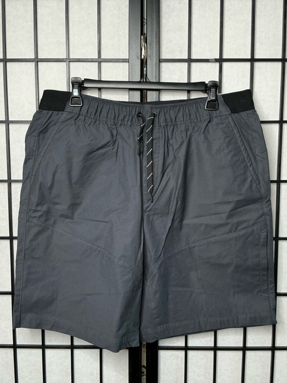 NWT Eddie Bauer Men’s Large Ultimate Adventure Shorts Storm Gray